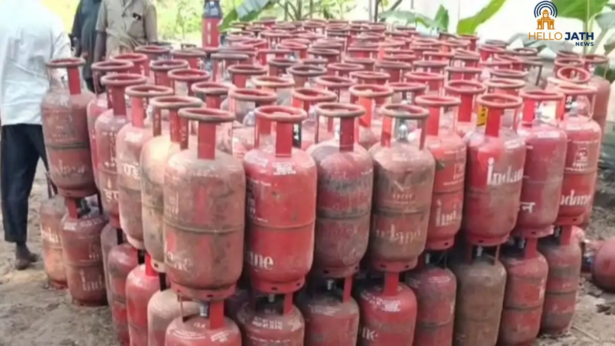दुष्काळात LPG सिलिंडरची साठेबाजी वाढली; घरात किती सिलिंडर ठेवणे कायदेशीर? सरकारचा कडक इशारा